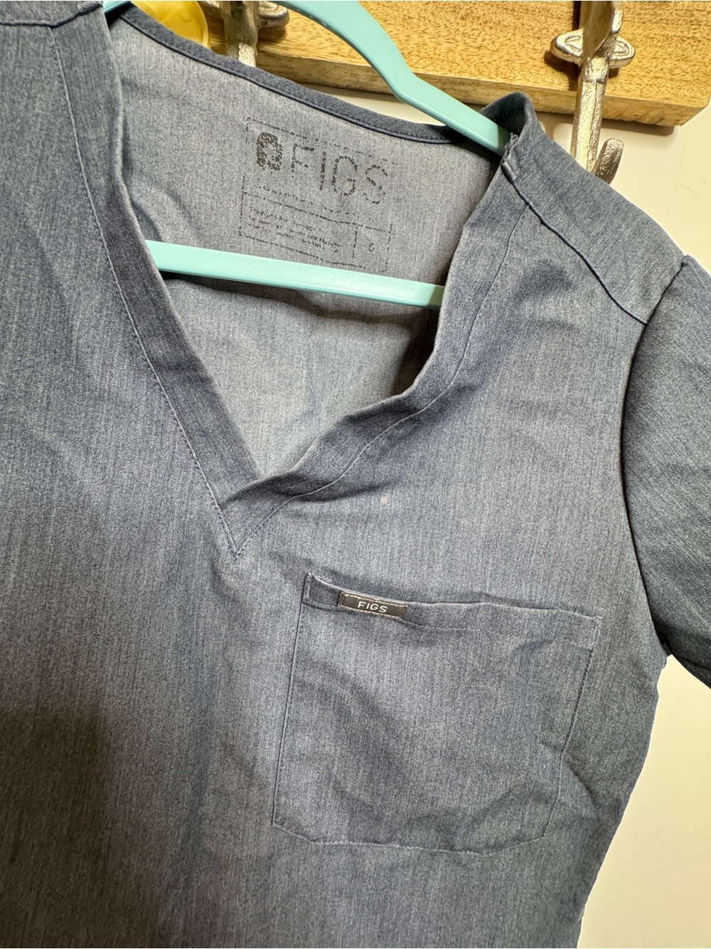 Figs Technical Collection Light Denim color Scrub Set- small - Picture 12 of 13